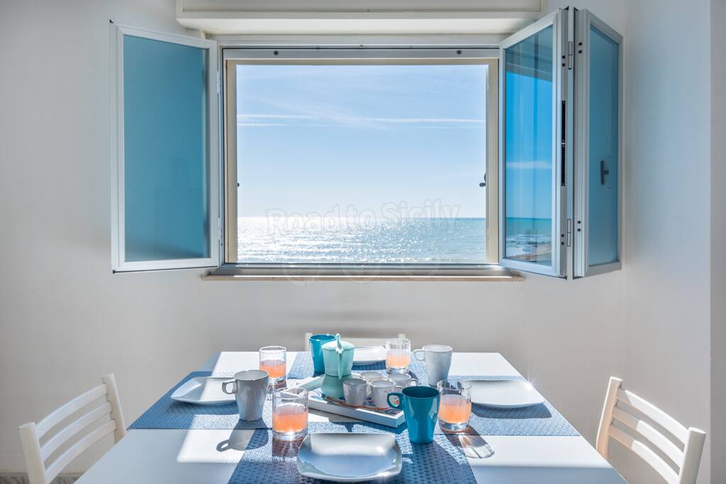 Vista mare da sala pranzo
