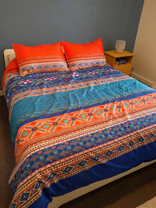 Queen size memory foam bed