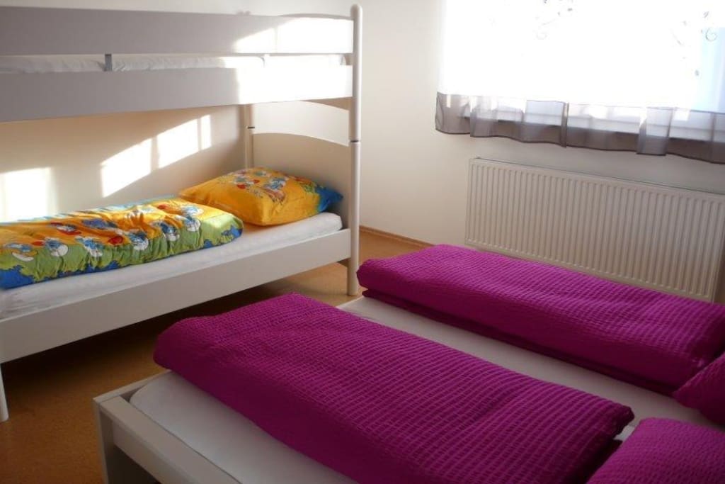 Schlafzimmer 1