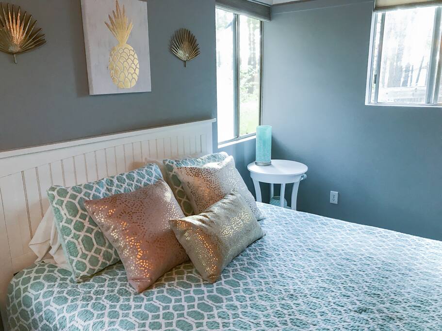 Amazing bed with memory foam mattress!