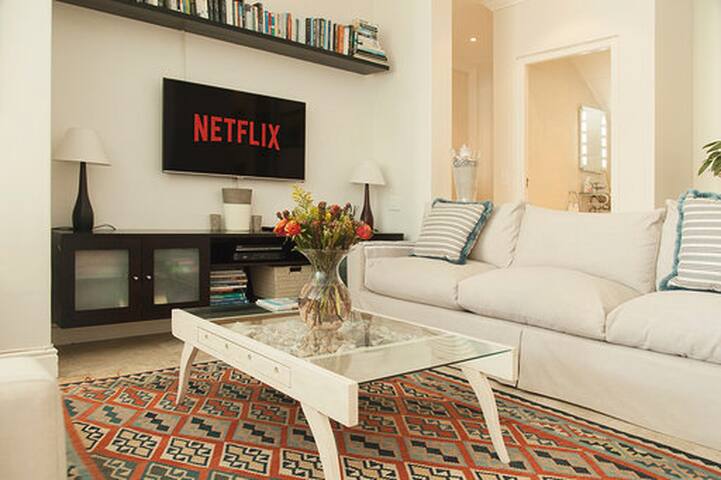 Llandudno Beachway Apartment, steps from the beach gallery image 3