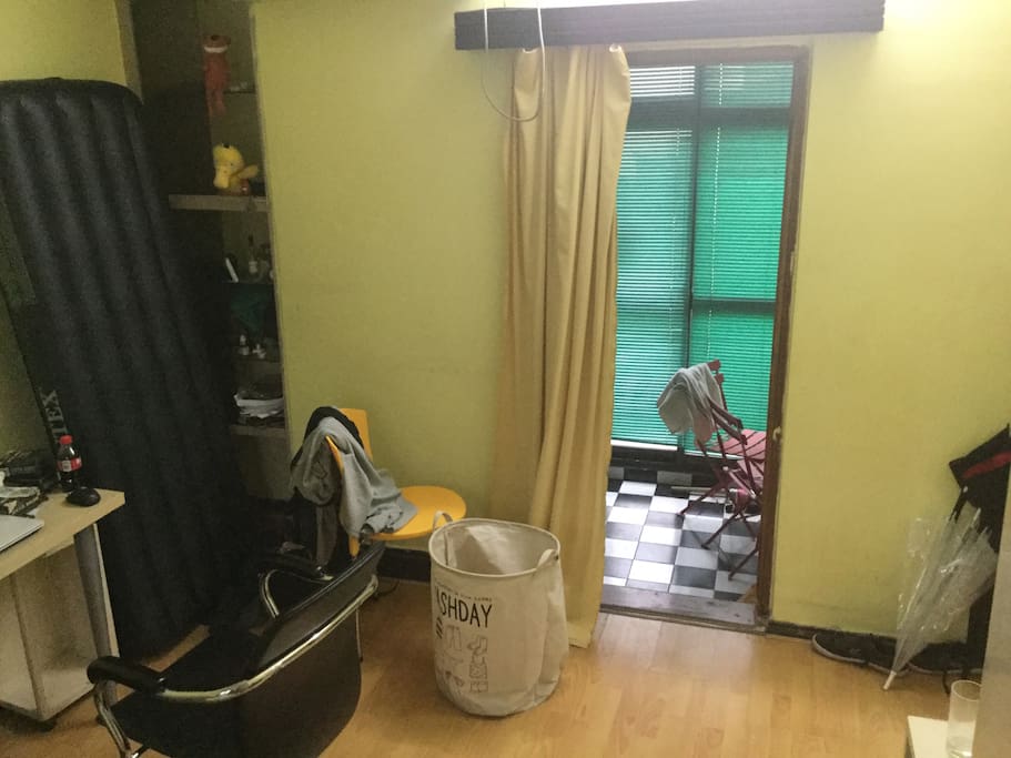 床看向露台