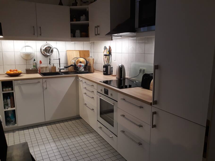 Well-equipped kitchen allows of easy cooking for up to 5 people.