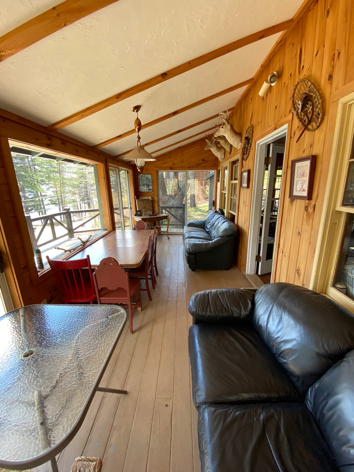 מרפסת קדמית סגורה