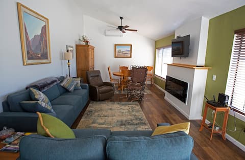 Top Airbnb: Smoketree Cottage in Twentynine Palms