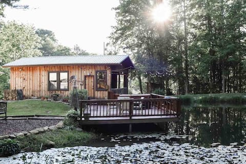 The Pond House with Hot Tub in TN