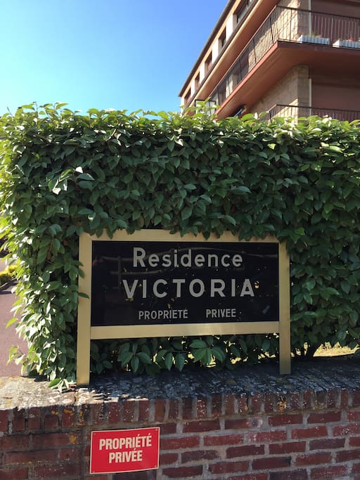 Entrée par rue du Vénézuela et rue Laplace