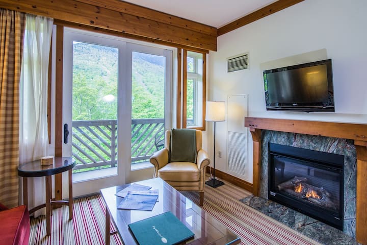 4th Floor Studio @ The Lodge at Spruce Peak