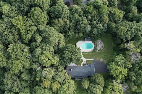 Retreat w/Hot Tub, 10 Min to Skiing, Fireplace/Pit