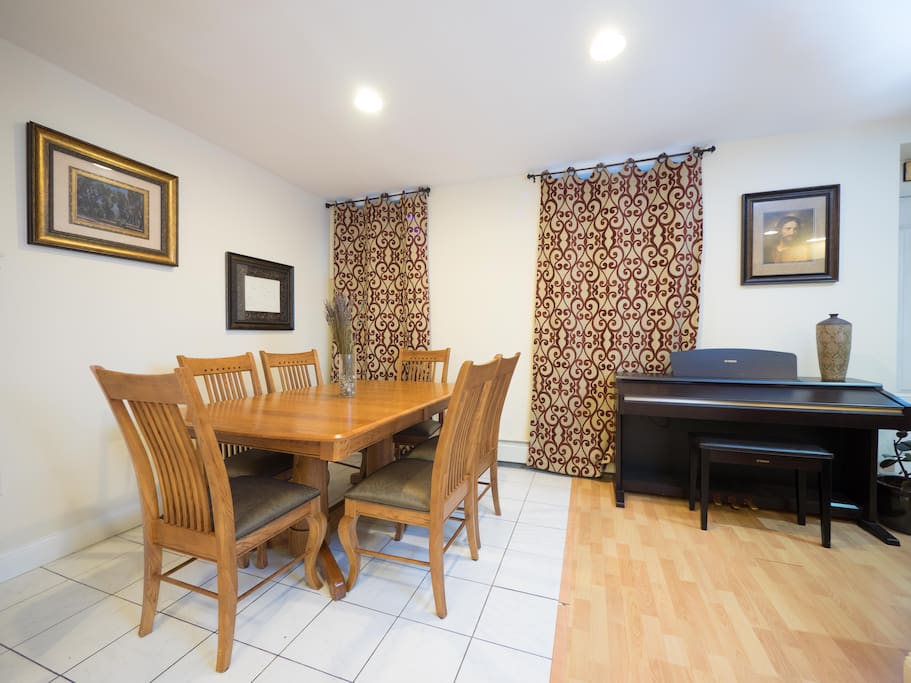Dining area with room for 6.