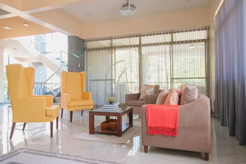 6BR Villa+Free Breakfast+Penthouse Access & Views!