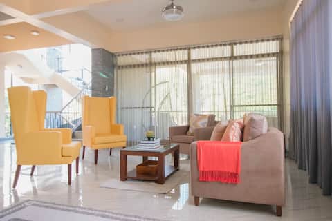 6BR Villa+Free Breakfast+Penthouse Access & Views!