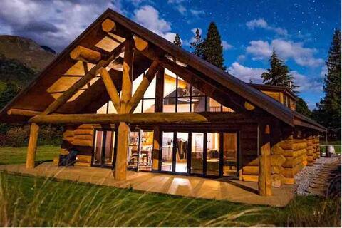 Unique Modern Log Home | Great Views | Mtn Luxury