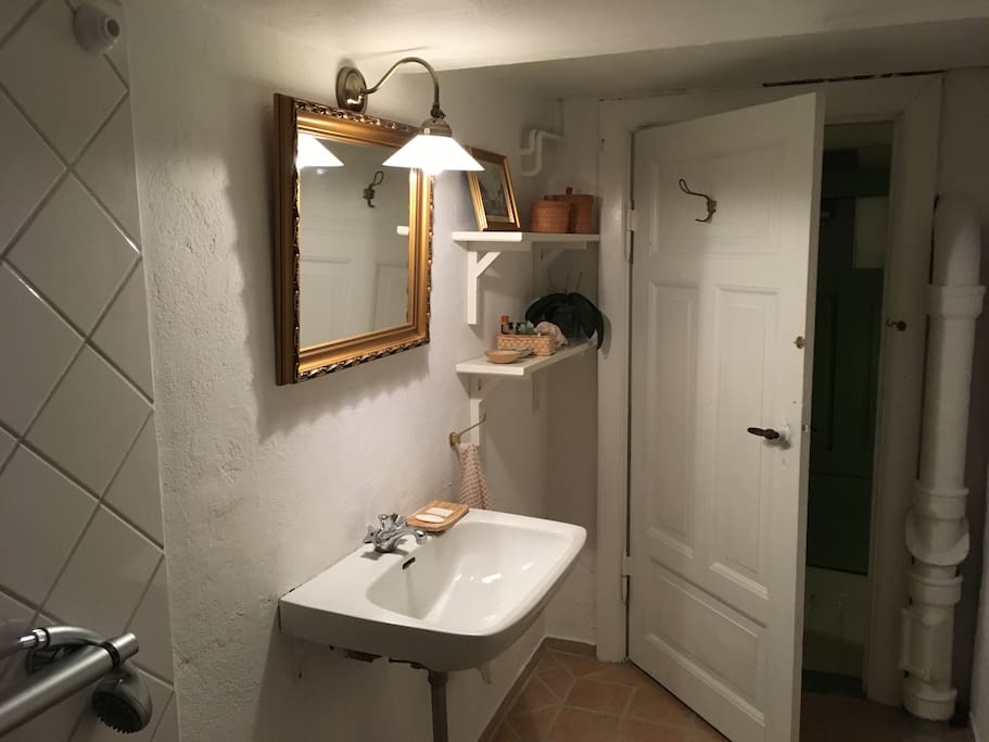 Eget toilet og bad.