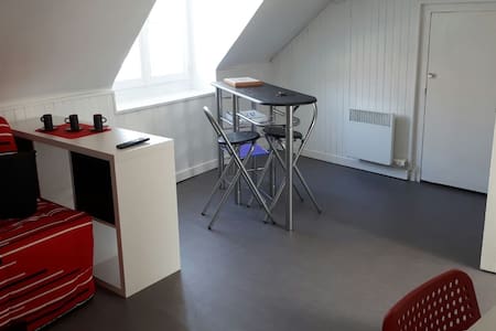 CHARMANT PETIT STUDIO DE VILLE