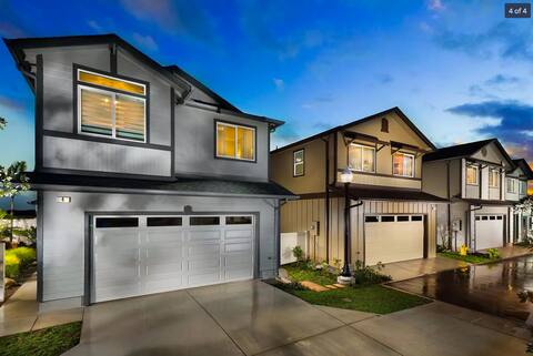 Golf Course View - 2 Bed and 2.5 Bathrooms