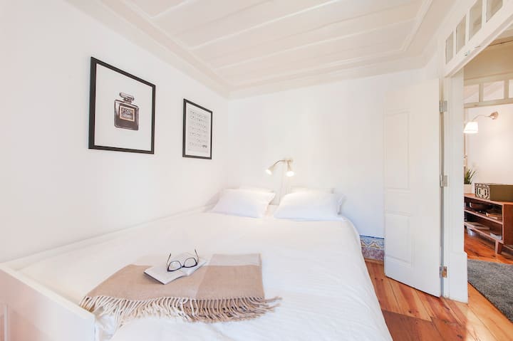 Sofá cama, convertido en cama doble 