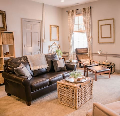 Monument Square Suites- Kenton Suite - Downtown