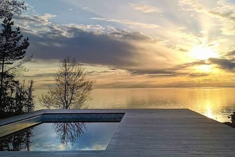 Nice lake view with pool and Jacuzzi.