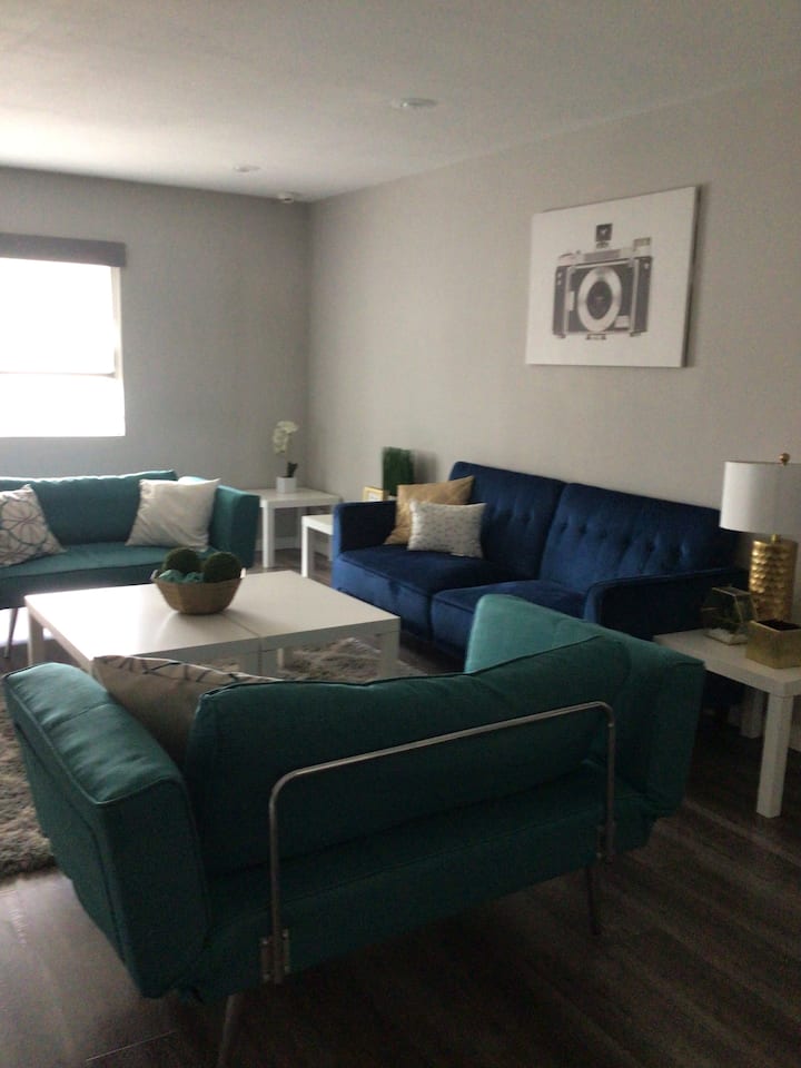 Contemporary House In South Bay With Parking - カーソン, CA