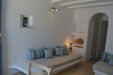 Top performing Airbnb: Serifos, Pleiades 1 Traditional stylish Studio in Δήμος Σερίφου