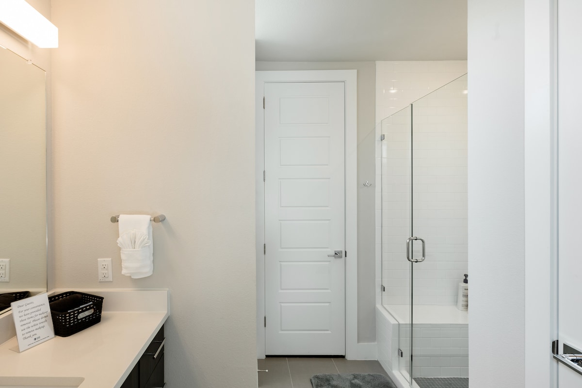 Capitol View Condos by One Fine Bnb - Paramount