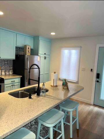 Tiffany’s on the Beach. Just steps from the ocean gallery image 3