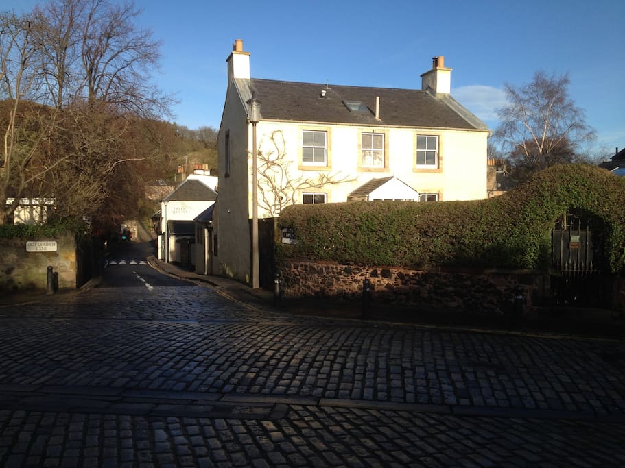A village in the City
under Arthurs Seat