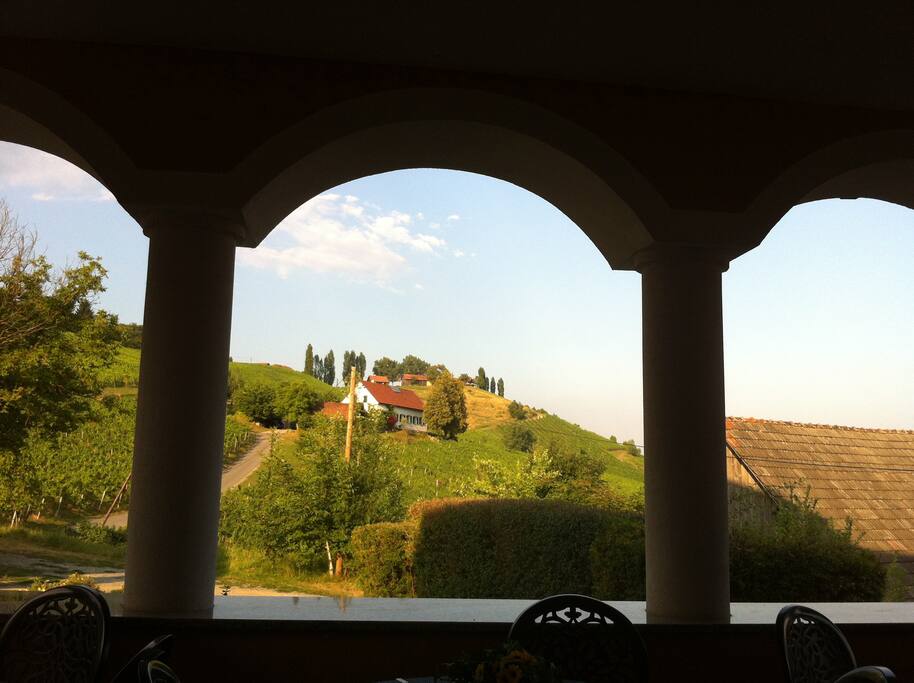 Von unserer Terrasse haben Sie einen wunderschönen Panoramablick