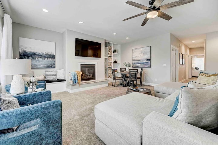 غرفة معيشة في الطابق العلوي