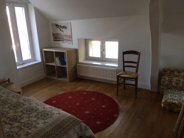 Slaapkamer boven. bed in 120 (anderhalf). badkamer uitgang aan de rechterkant.