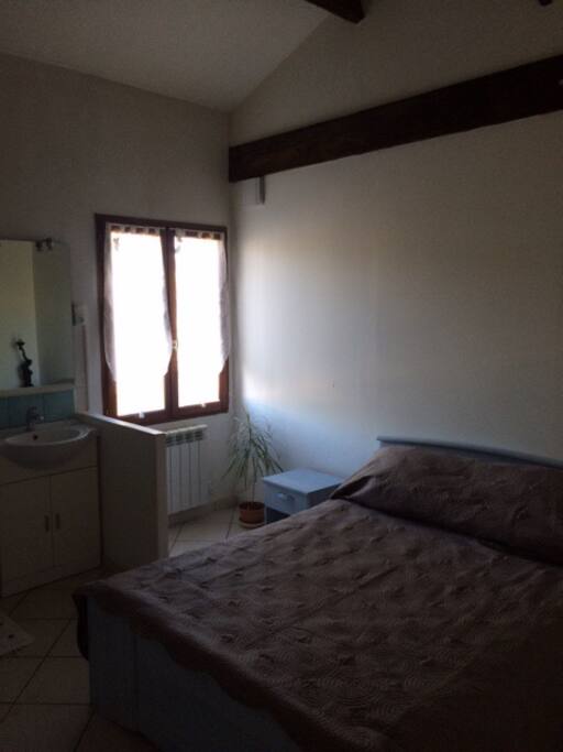 Chambre dans bastide avec chevaux au pays de Marcel Pagnol