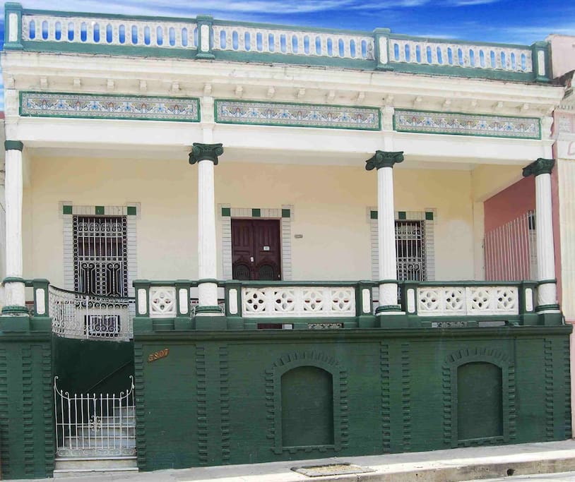 Frente Casa Martha Peña