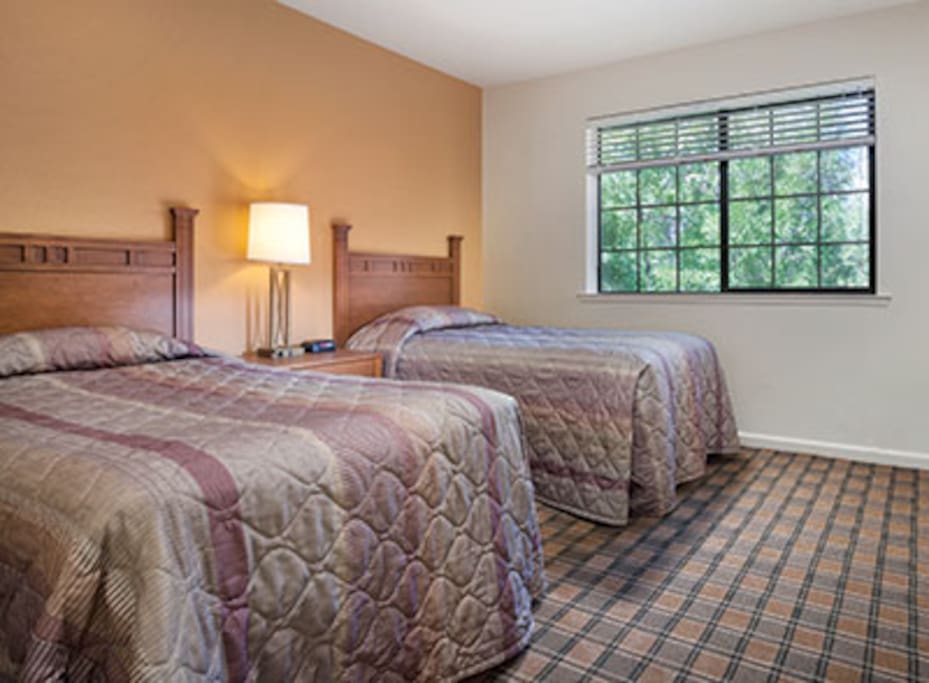 This picture does not show the specific unit being rented. The unit rented will be based on which units are available upon check-in. These pictures are meant to show the property and an example of the room style and décor.