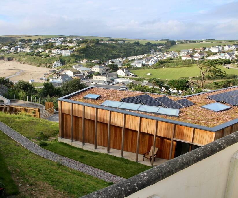 Dry Creek House guest wing with beautiful views over Polzeath Beach