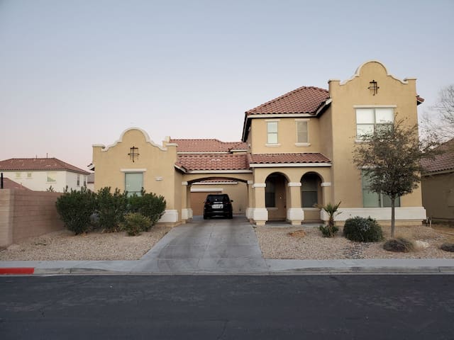 EDC Mini Castle 4 – NEW HOME – 12 Min to strip