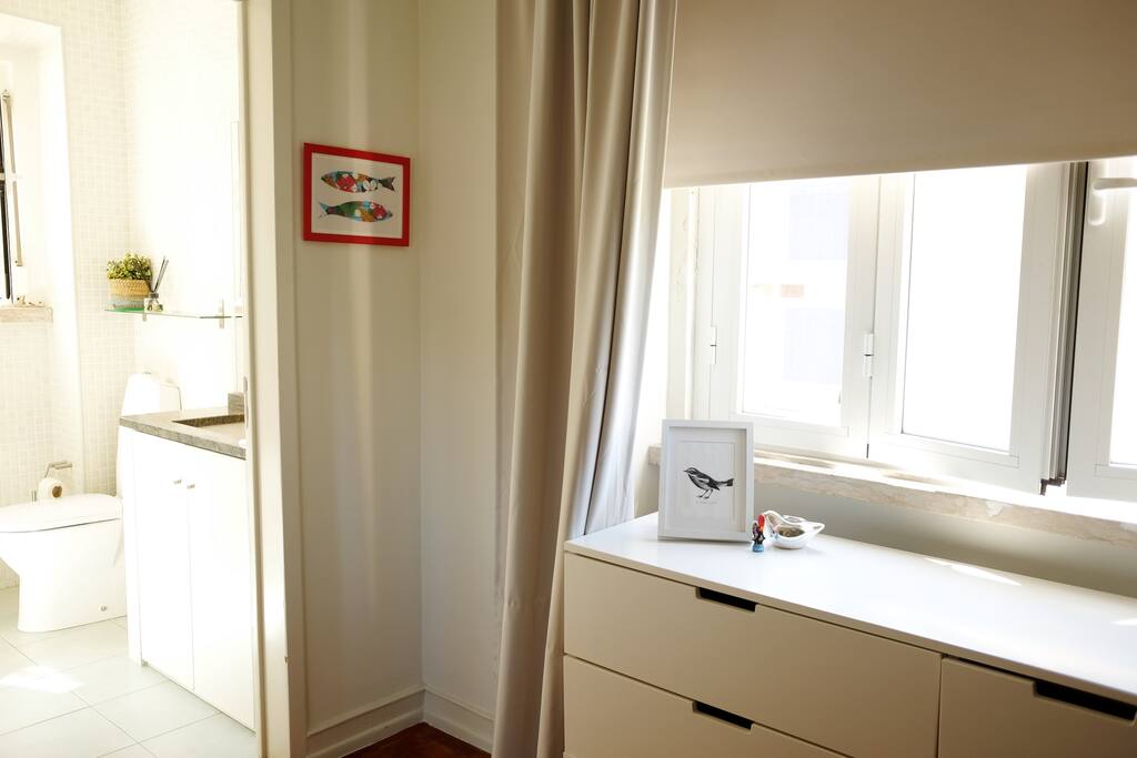 Bedroom/Bathroom