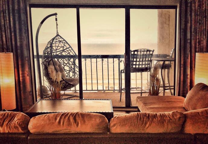 Getaway! Panoramic Ocean Views 14th Floor!