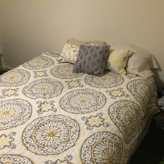 2nd bedroom