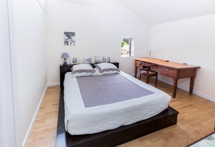 Manželská posteľ Queen, strana oceánu, takže v noci má morský vánok