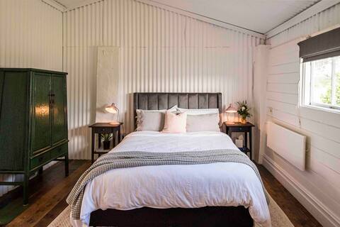 Warruga Shack- Farm Stay Orange - Views & Sunsets