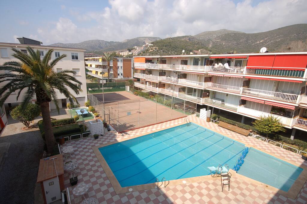 Pool, tenis and basketball