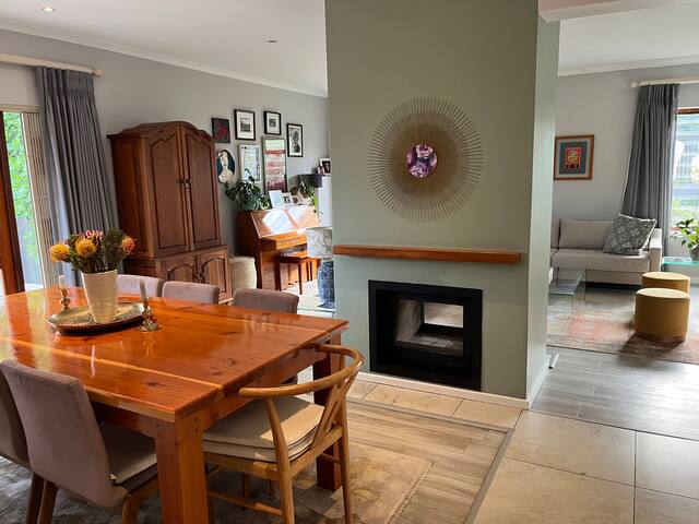 Seaside living:Lovely, spacious, sunny family home