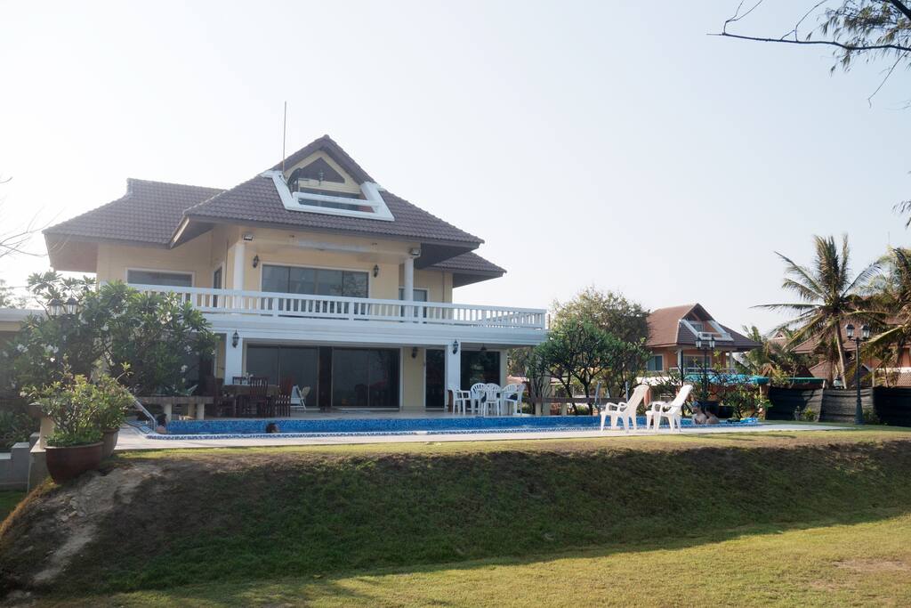 Big House with pool and private beach in the front