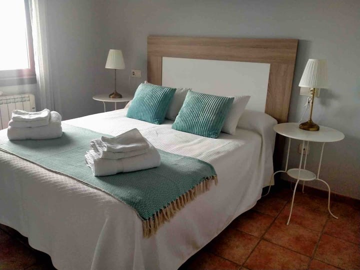 Მთავარი საძინებელი მდინარე პონტევედრას ხედით 