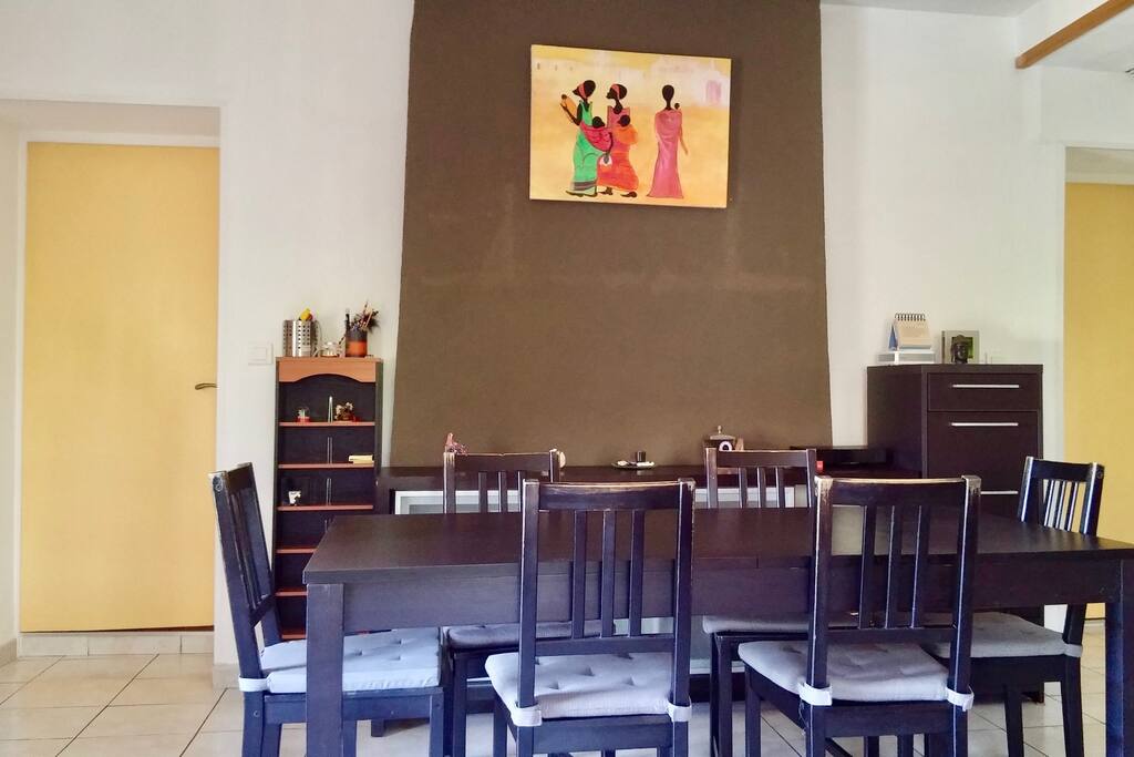 Salle à manger ouverte sur salon