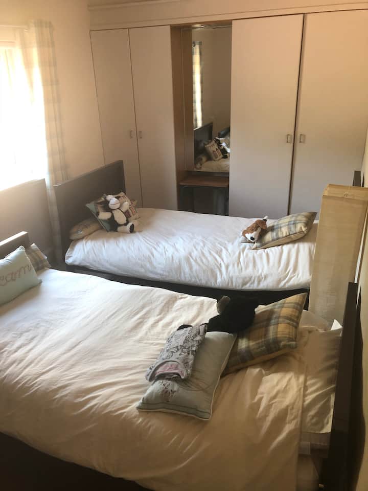 ห้องเตียงแฝด (Twin Bedroom)