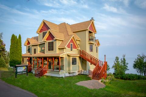 Croftville Road Cottages #6. On Lake Superior.