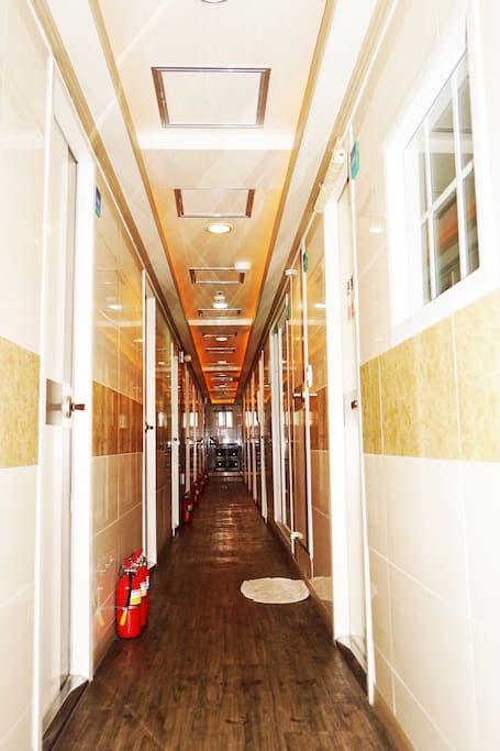 Corridor
복도