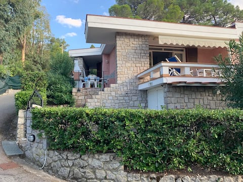 Exclusive and quiet villa - terrace overlooking the sea